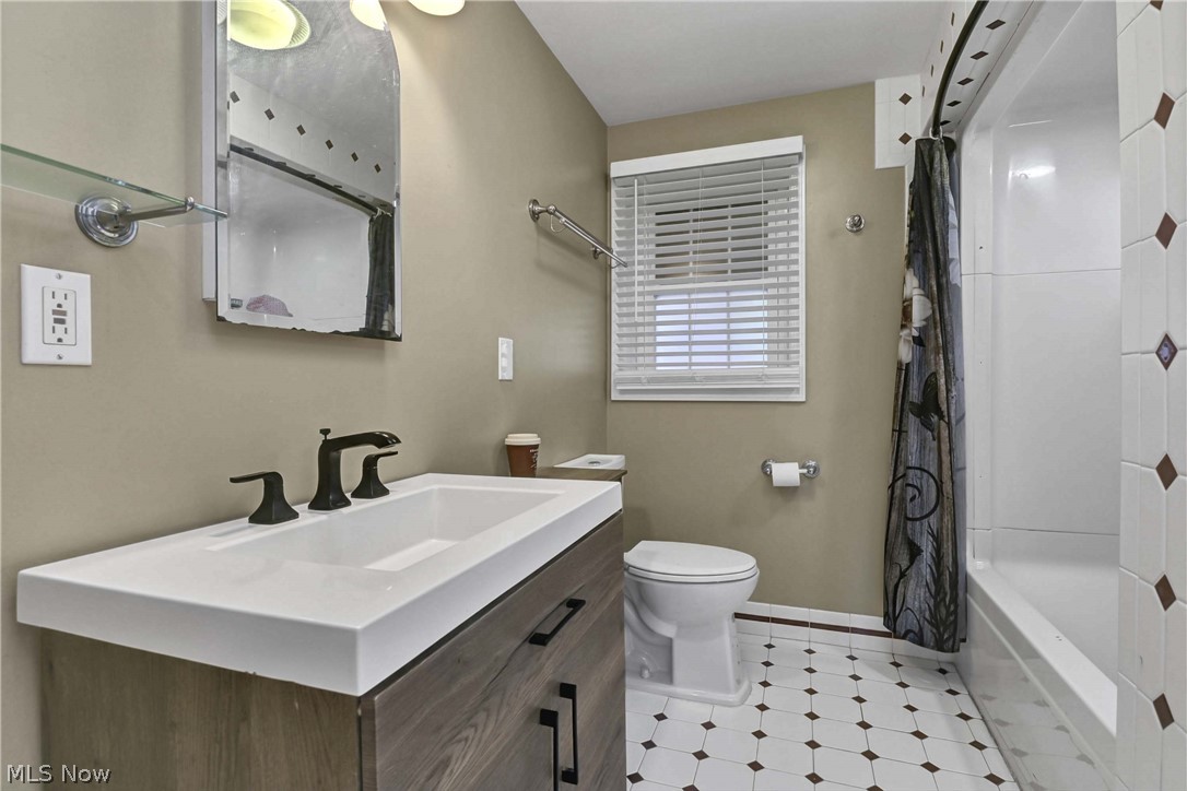 9327 Lake Shore Boulevard Property Photo 29