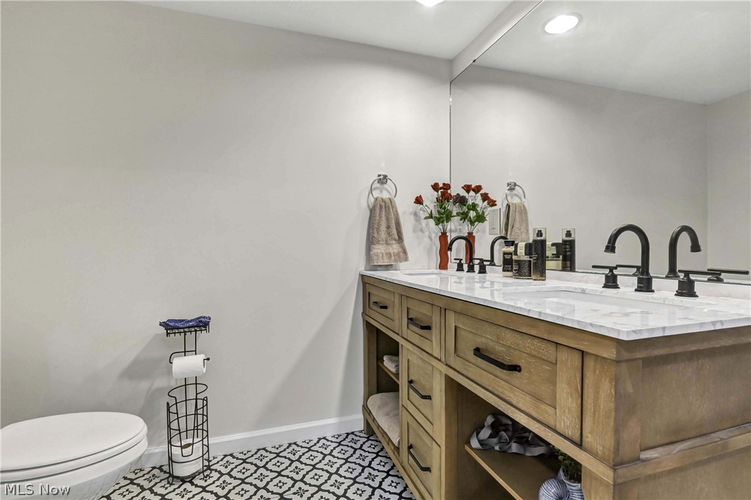 9327 Lake Shore Boulevard Property Photo 45