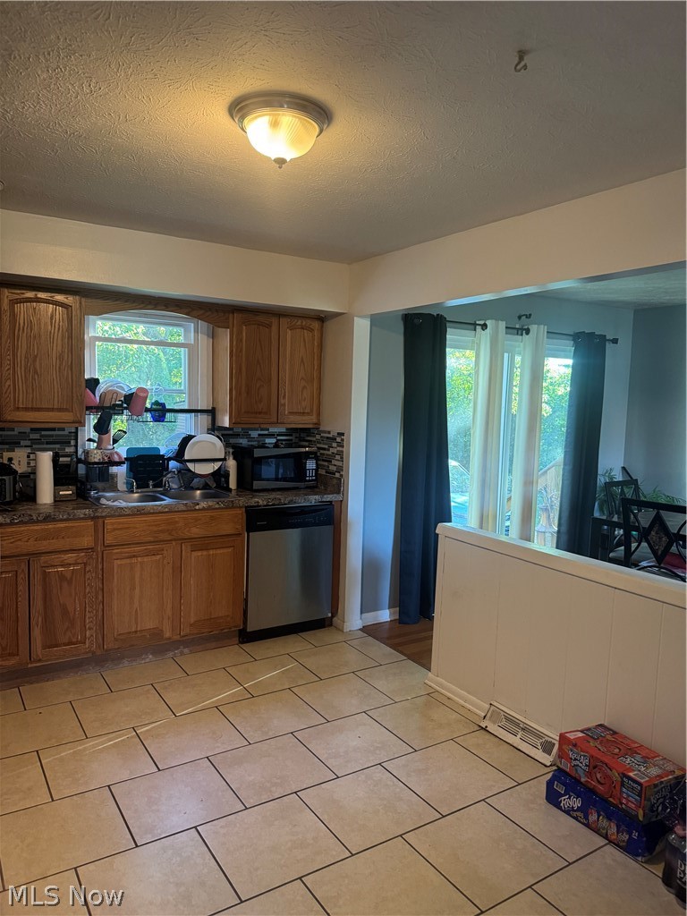 20704 Gardenview Drive Property Photo 3