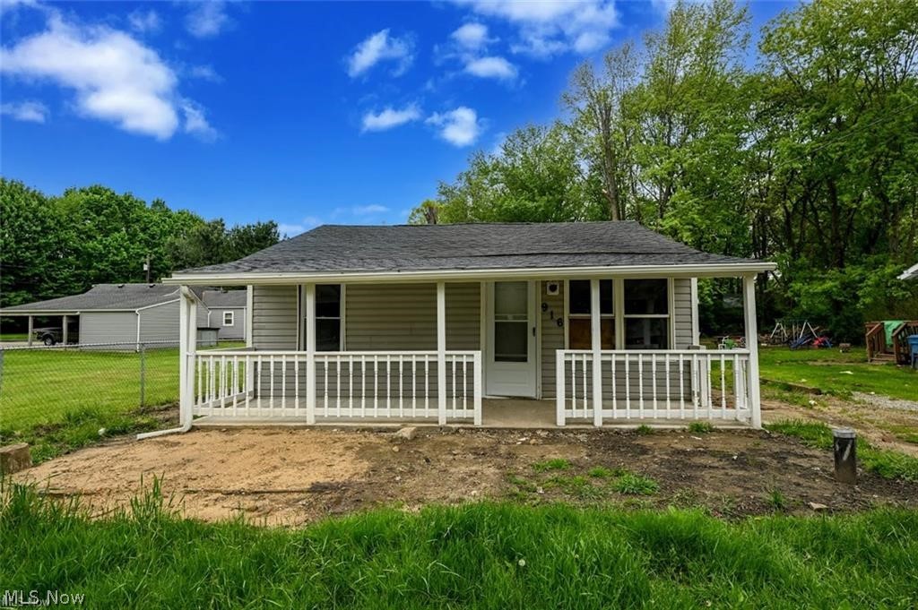 916 Abington Road Property Photo 2