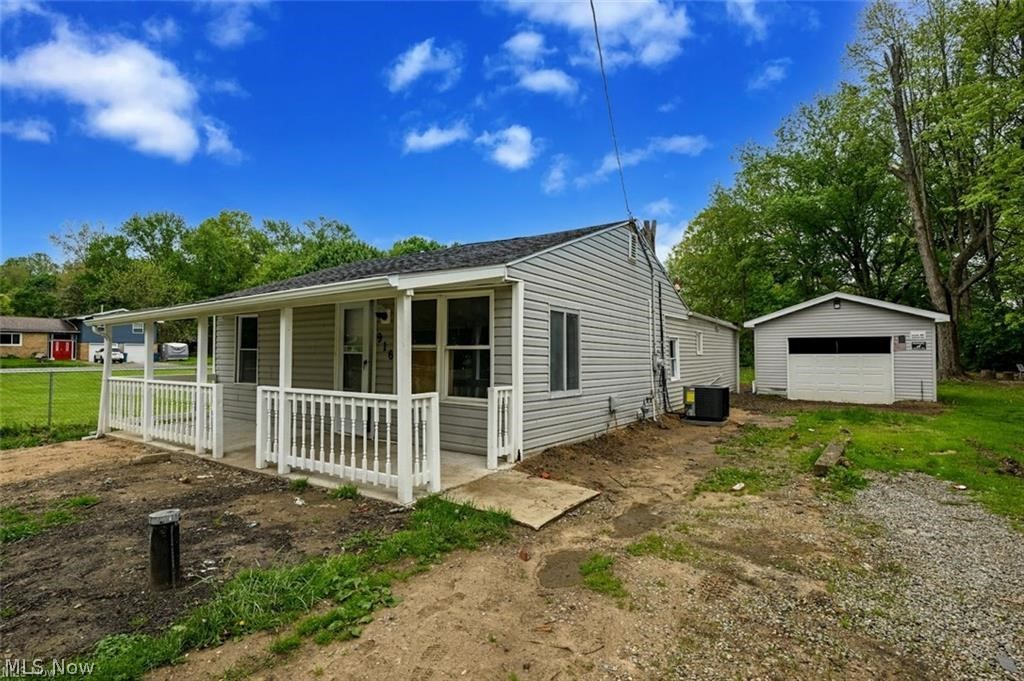 916 Abington Road Property Photo 3