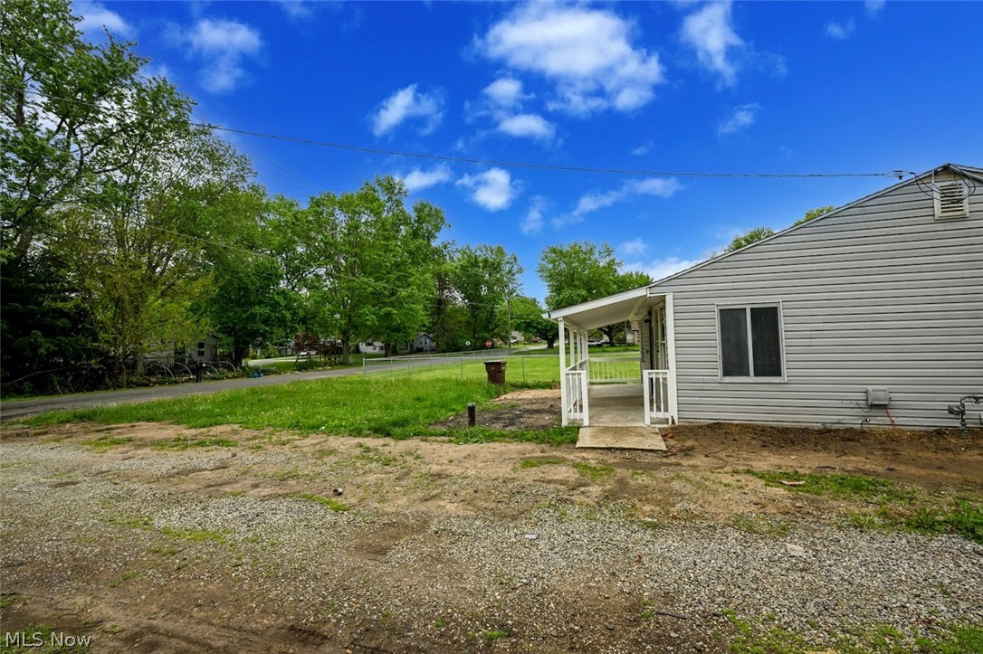916 Abington Road Property Photo 5