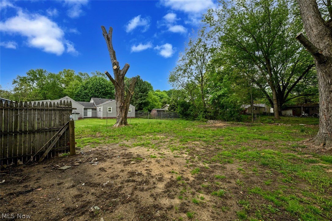 916 Abington Road Property Photo 6