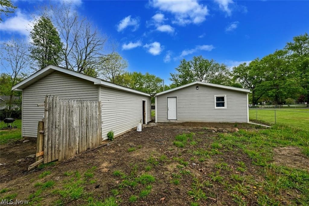 916 Abington Road Property Photo 8