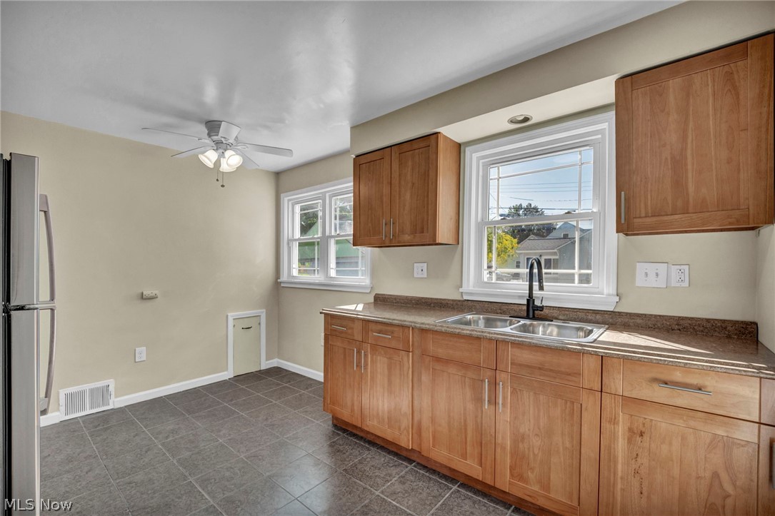 24940 Devoe Avenue Property Photo 4