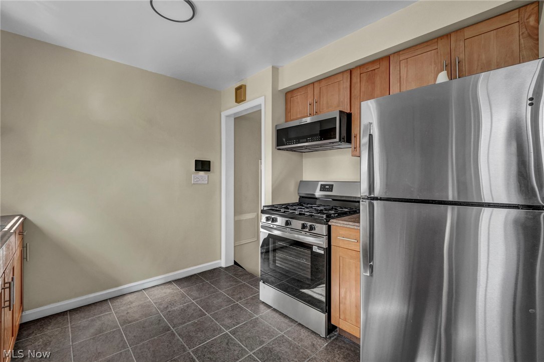 24940 Devoe Avenue Property Photo 5