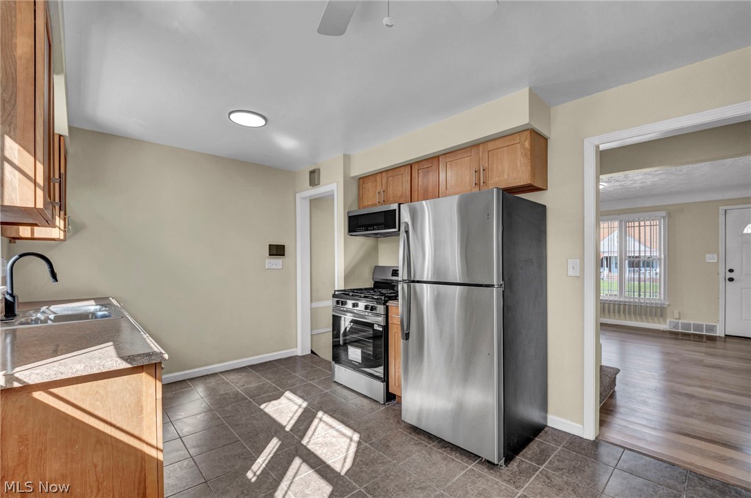 24940 Devoe Avenue Property Photo 6