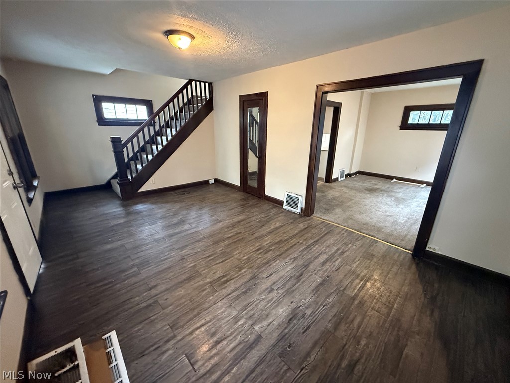 130 E Emerling Avenue Property Photo 4