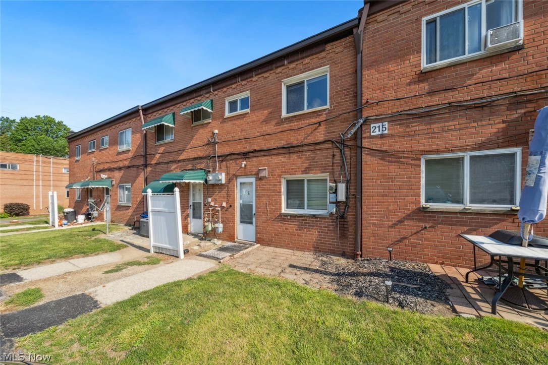 215 Dalepark Drive 5 Property Photo 2