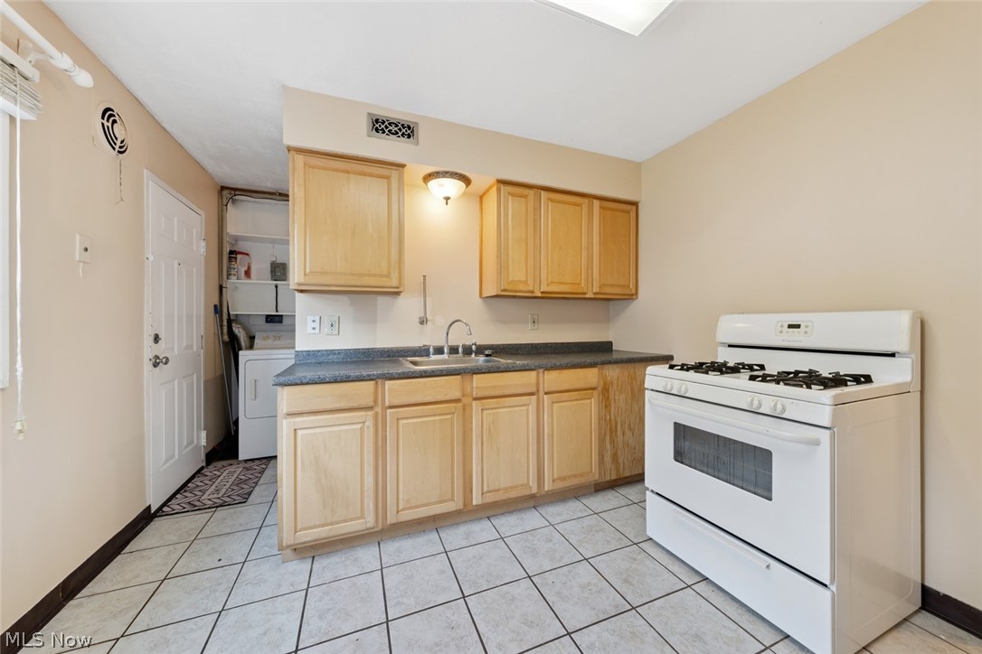 215 Dalepark Drive 5 Property Photo 10