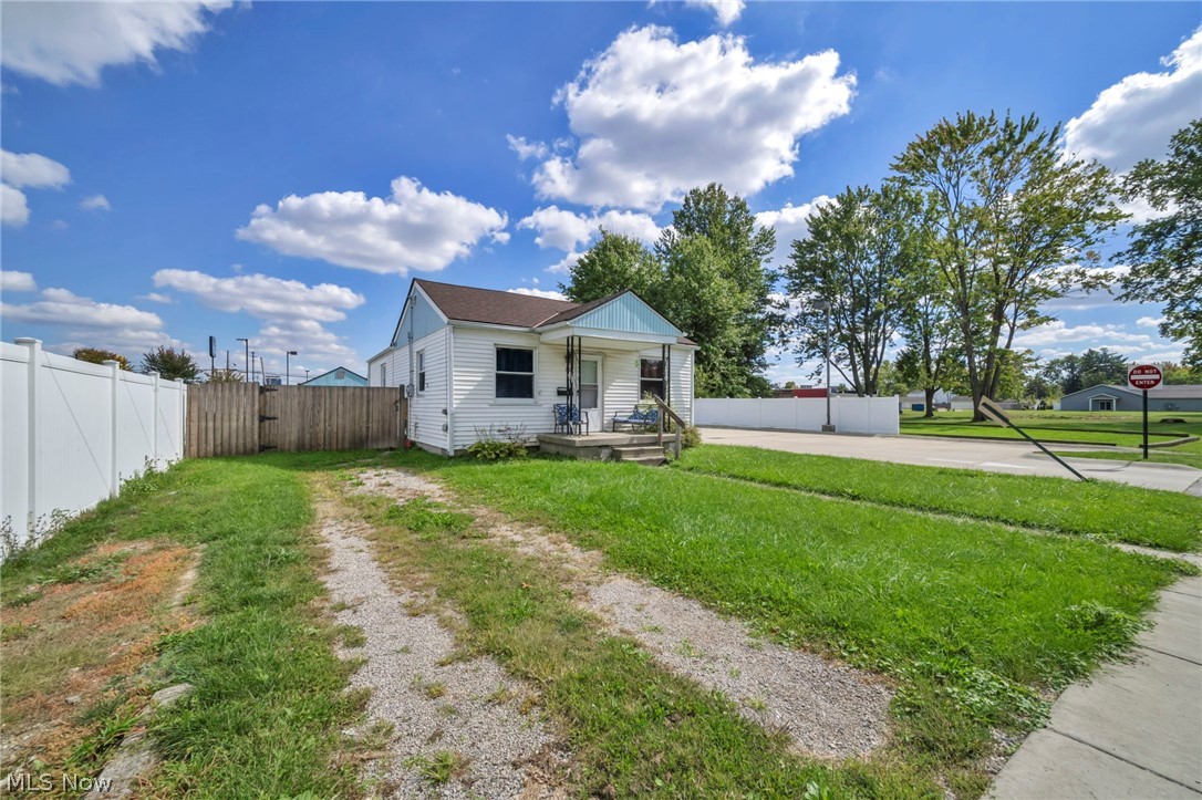 318 Longson Avenue Property Photo 2