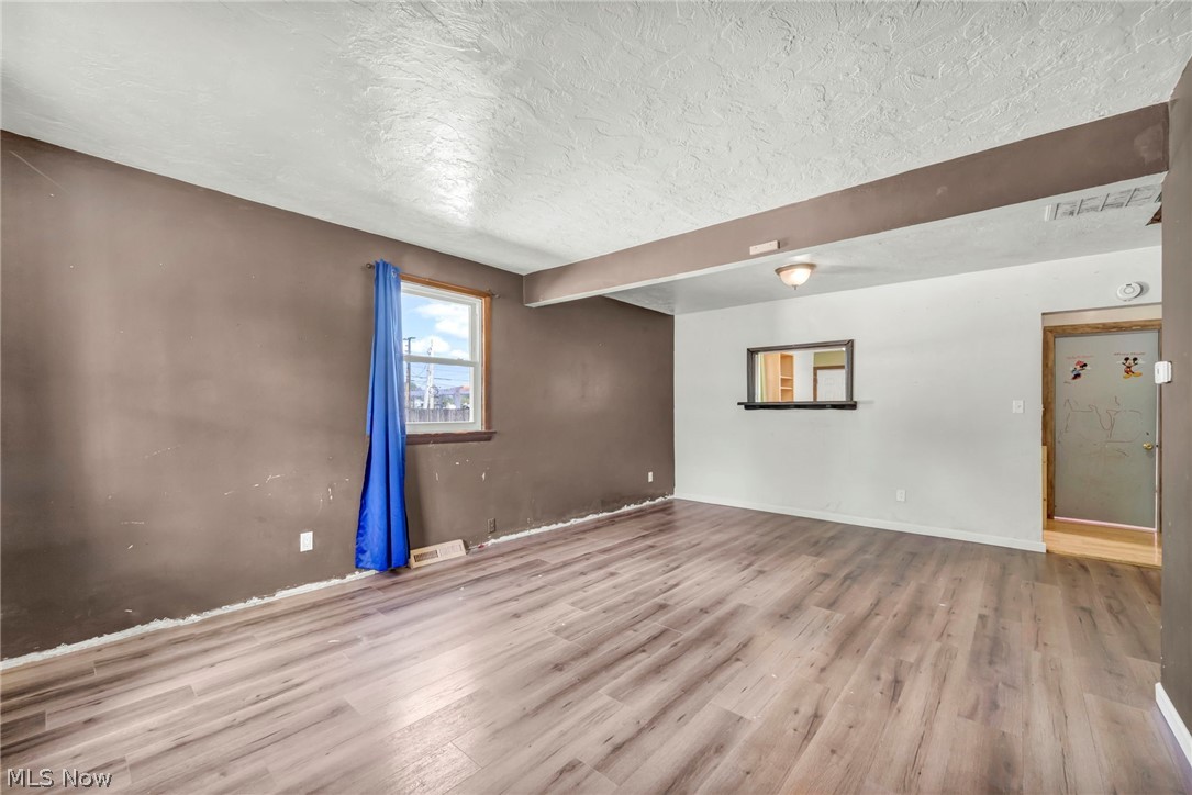 318 Longson Avenue Property Photo 4