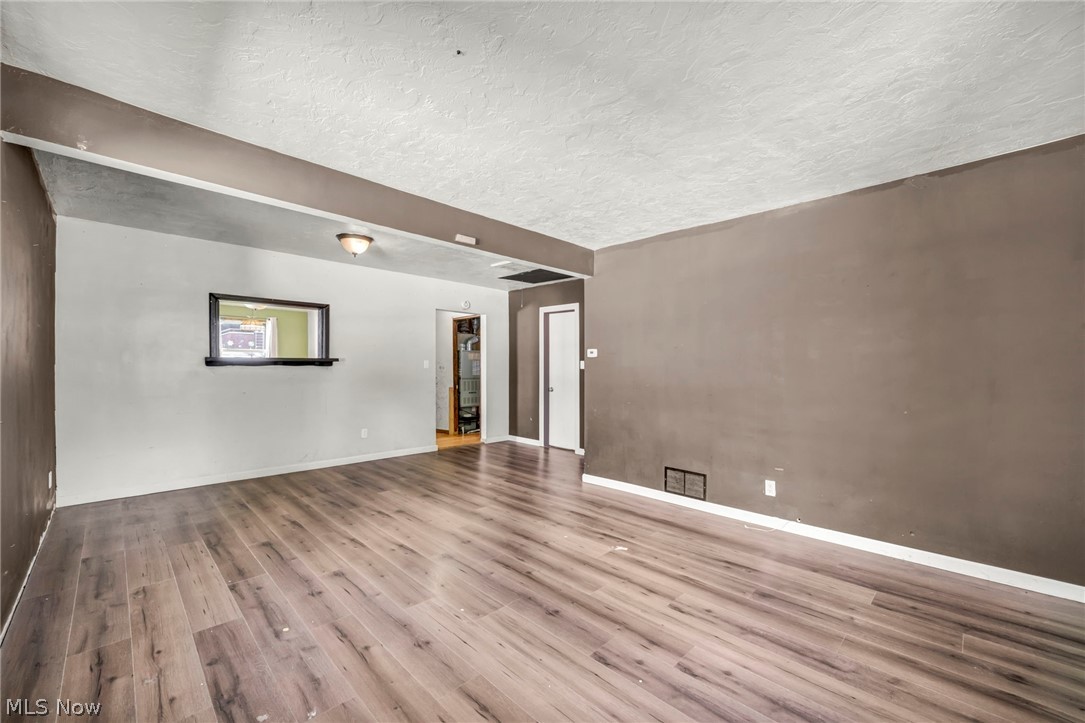 318 Longson Avenue Property Photo 5