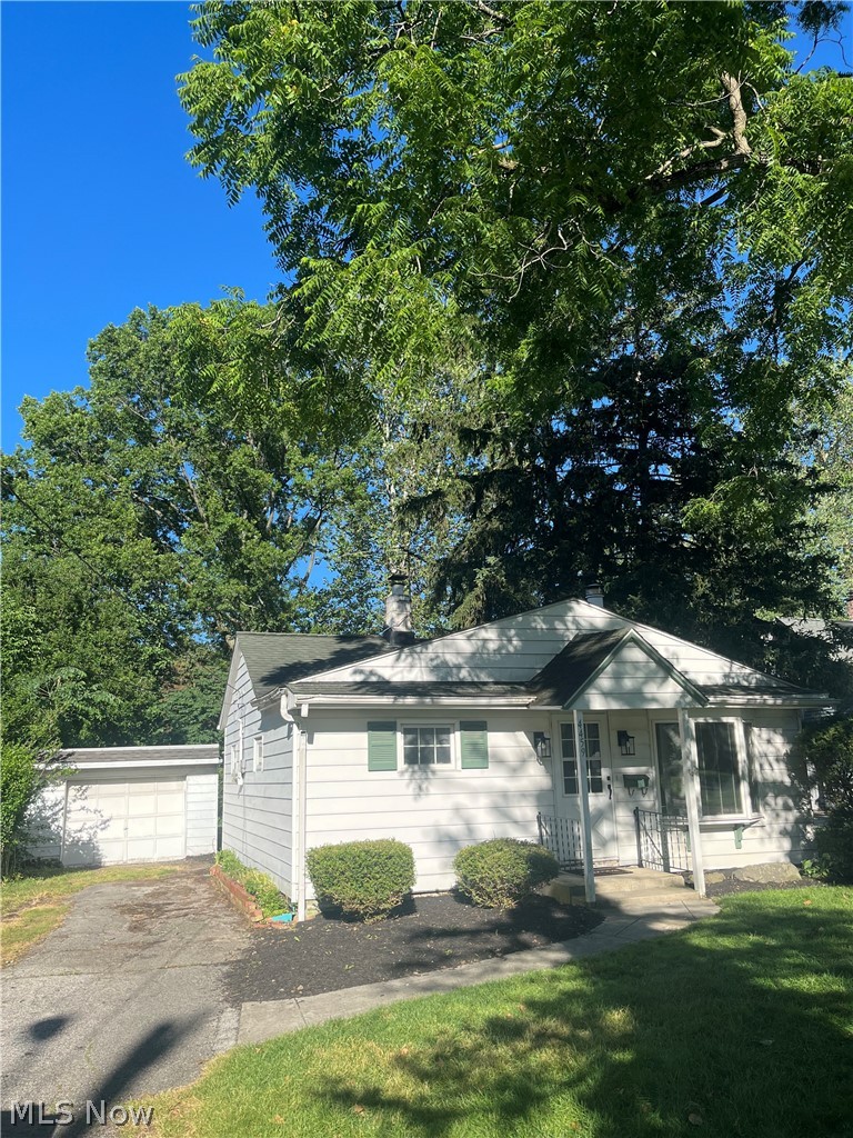 4459 Silverdale Road Property Photo 1