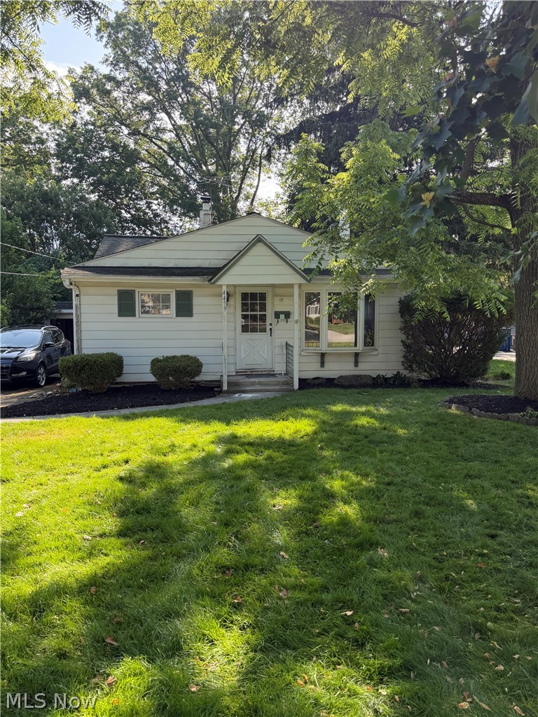 4459 Silverdale Road Property Photo 2