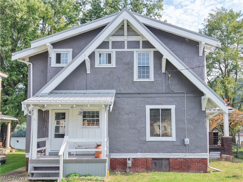 909 Riverside Avenue Property Photo 1