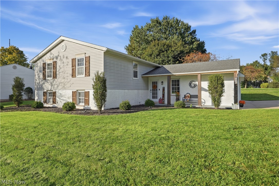 1042 Oak Hill Drive Ne Property Photo 2