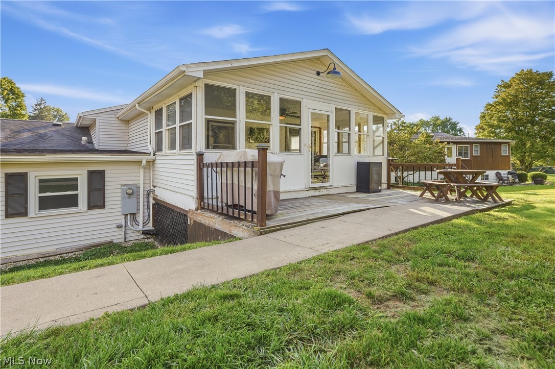 1042 Oak Hill Drive Ne Property Photo 3