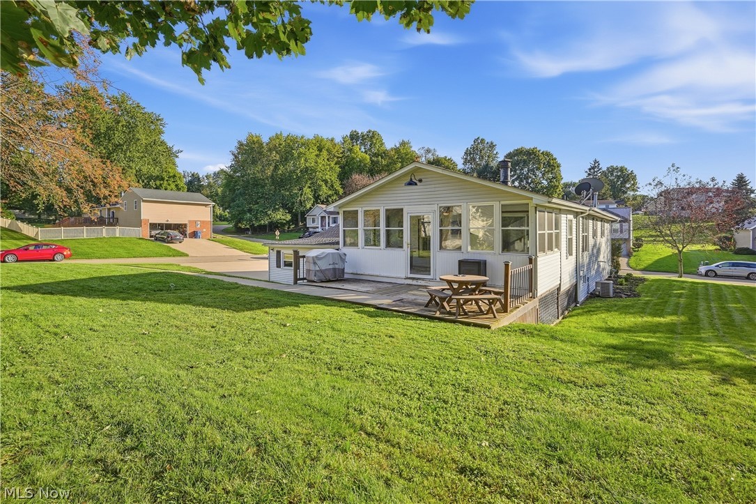 1042 Oak Hill Drive Ne Property Photo 4