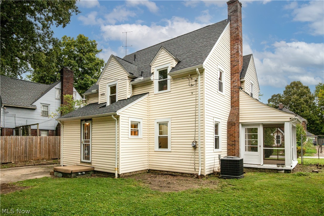 574 Moreley Avenue Property Photo 3