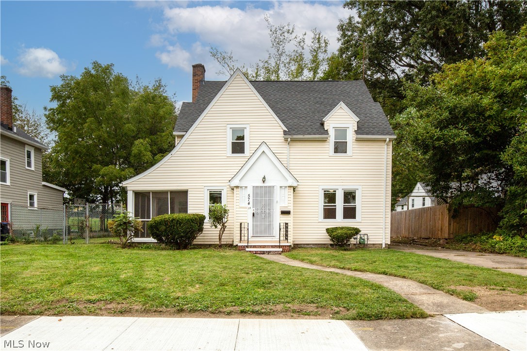574 Moreley Avenue Property Photo 4