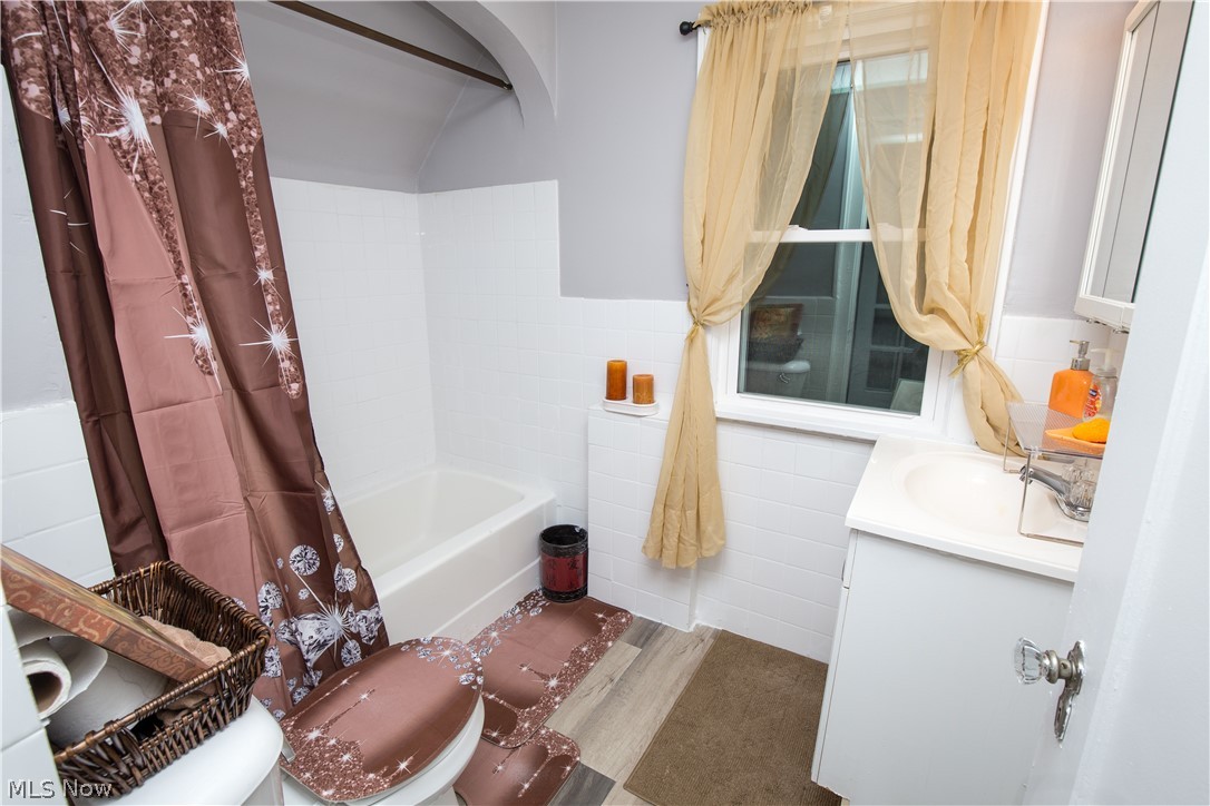 574 Moreley Avenue Property Photo 12