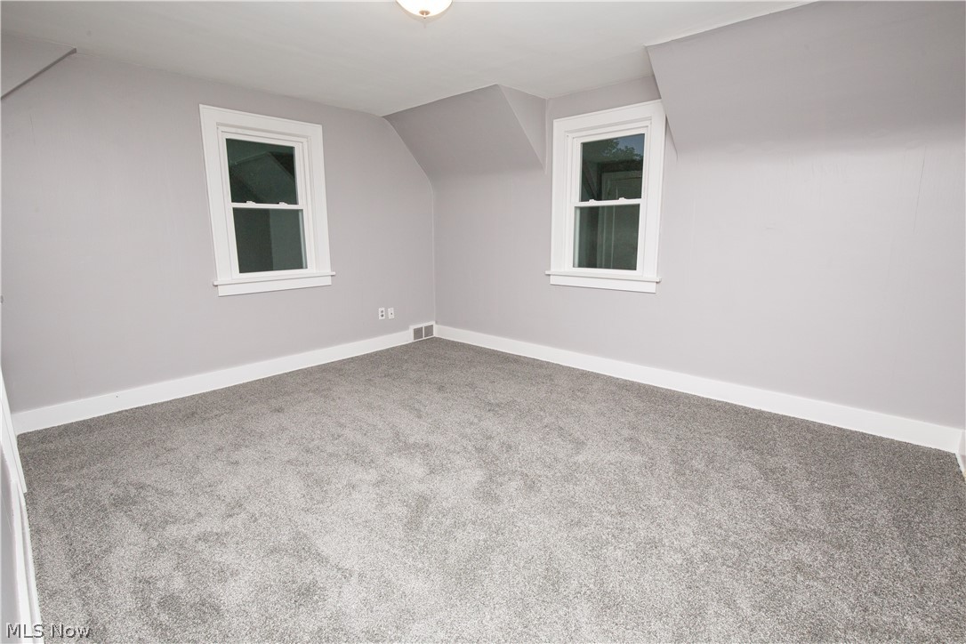 574 Moreley Avenue Property Photo 15