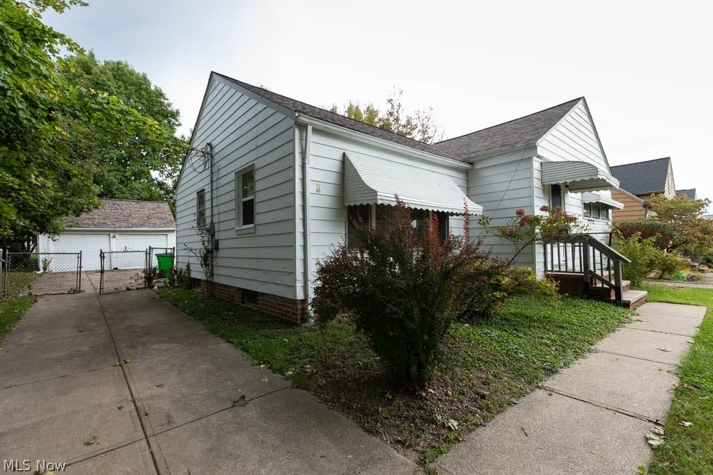 194 Flora Drive Property Photo 23