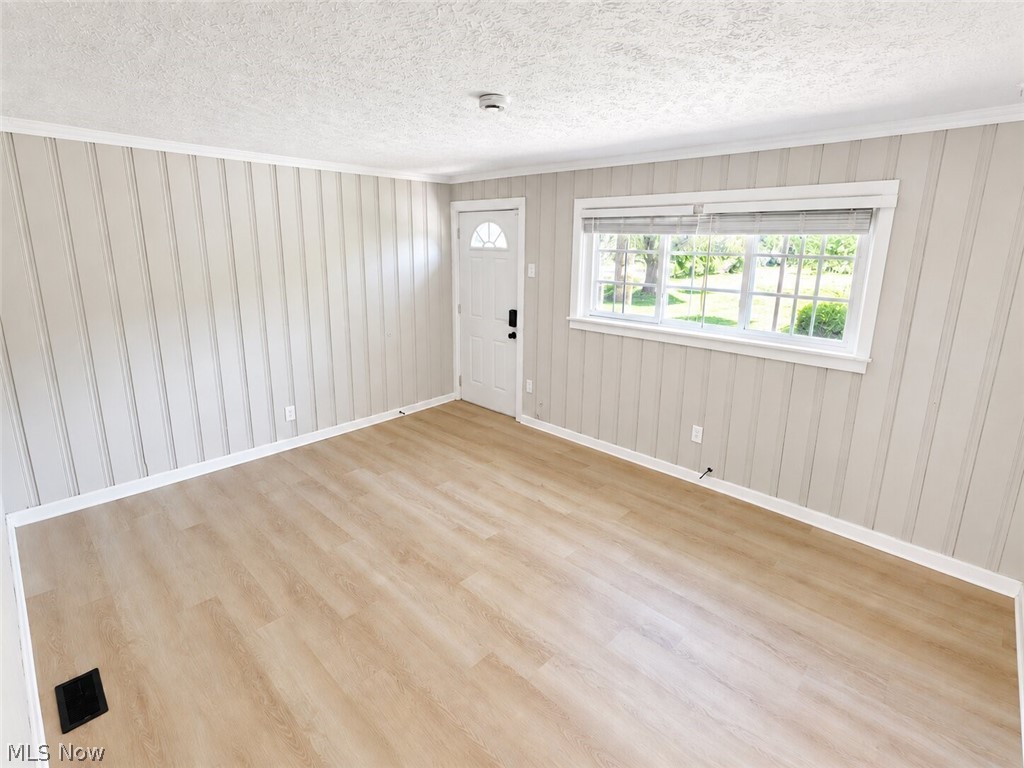 931 Crestline Drive Property Photo 3