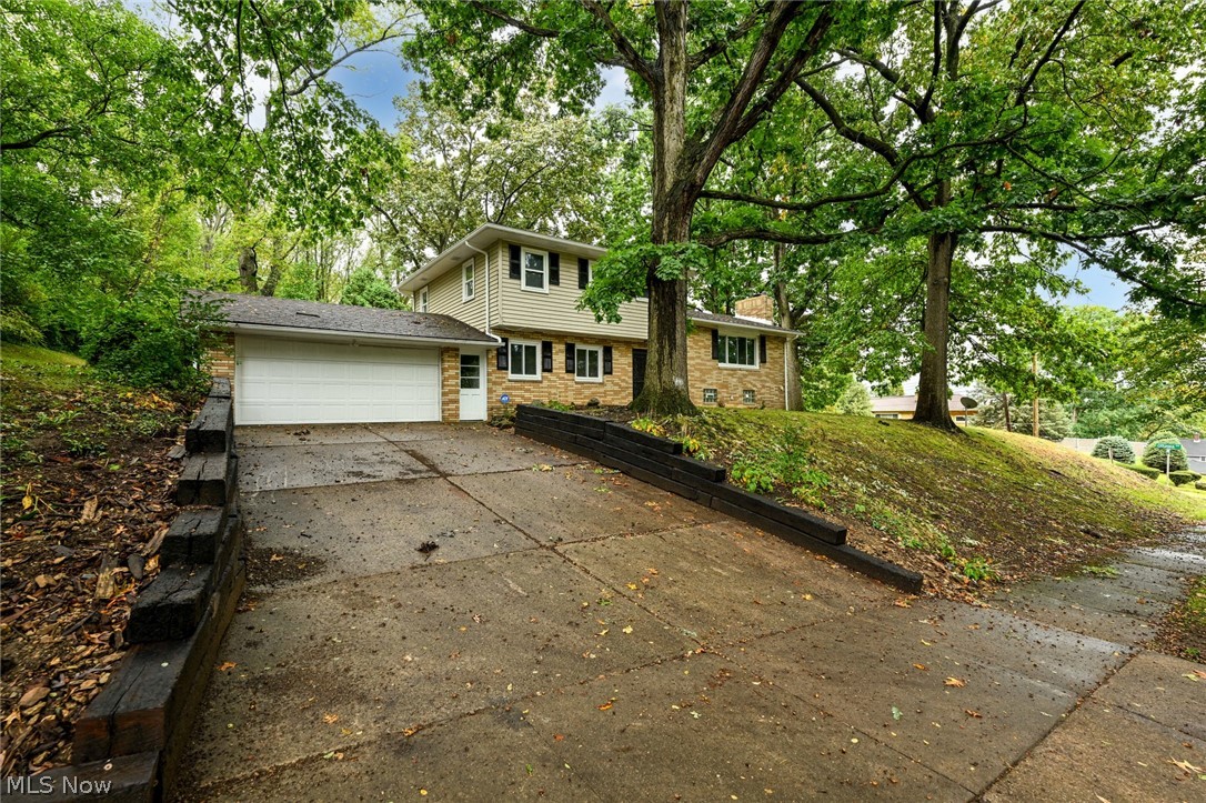 475 Iroquois Avenue Property Photo 1