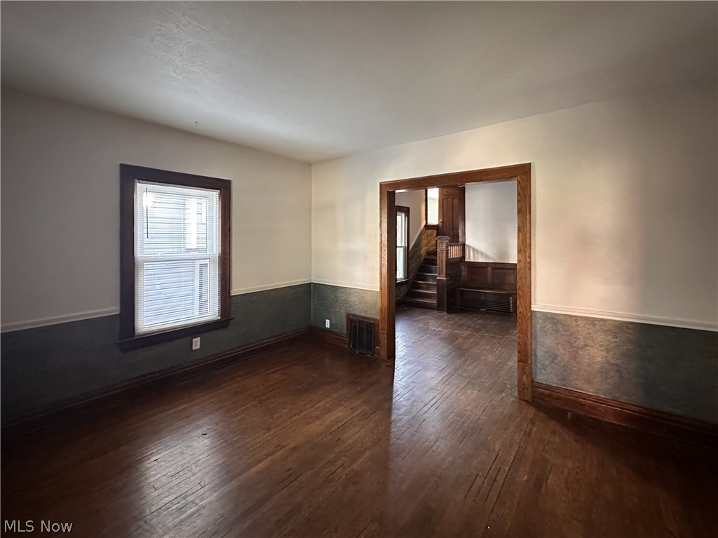 464 Crestwood Avenue A Property Photo 2
