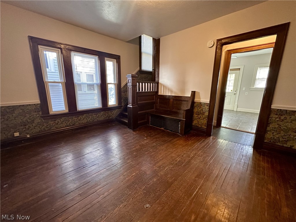 464 Crestwood Avenue A Property Photo 3