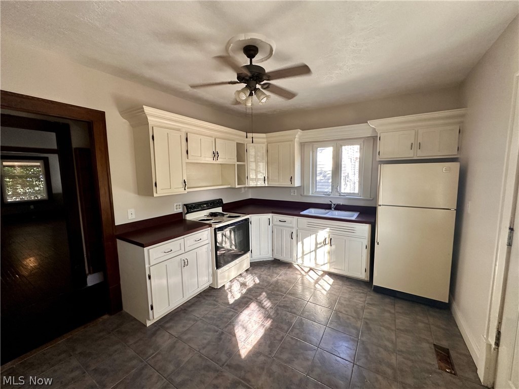 464 Crestwood Avenue A Property Photo 4