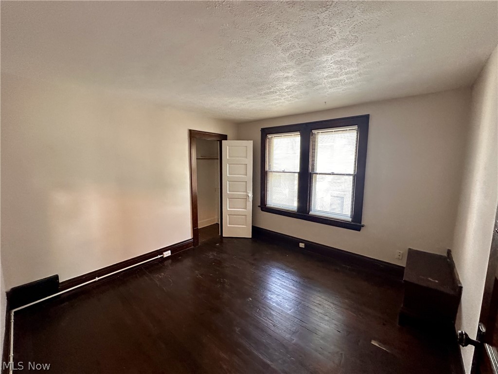 464 Crestwood Avenue A Property Photo 5