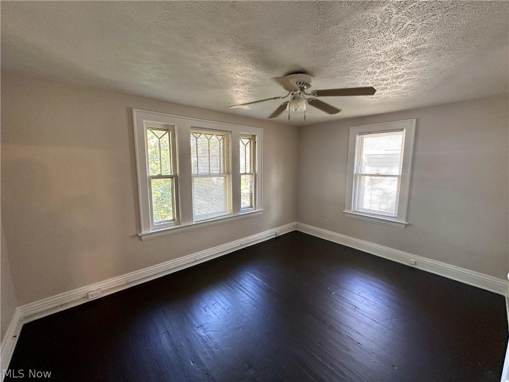 464 Crestwood Avenue A Property Photo 6