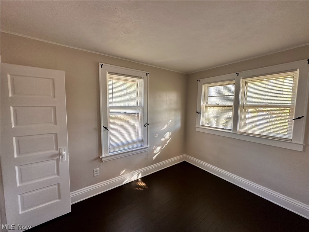 464 Crestwood Avenue A Property Photo 7
