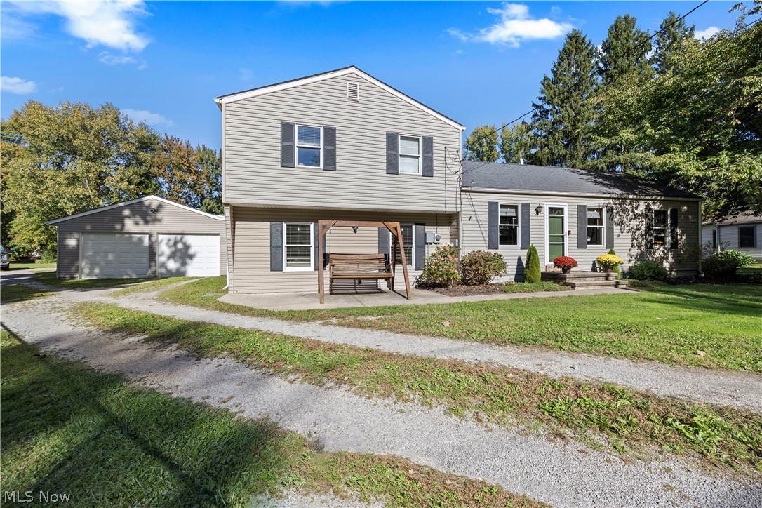 38536 E River Road Property Photo 1