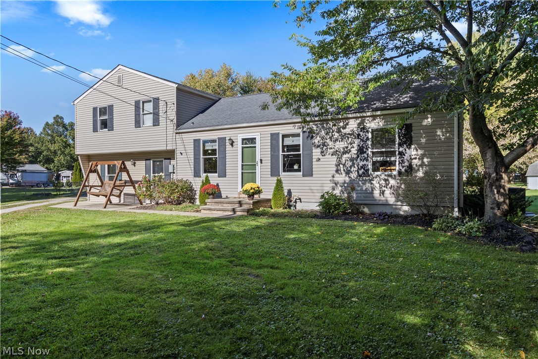 38536 E River Road Property Photo 2