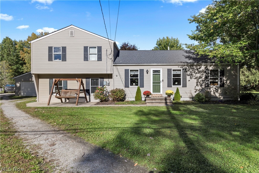 38536 E River Road Property Photo 3