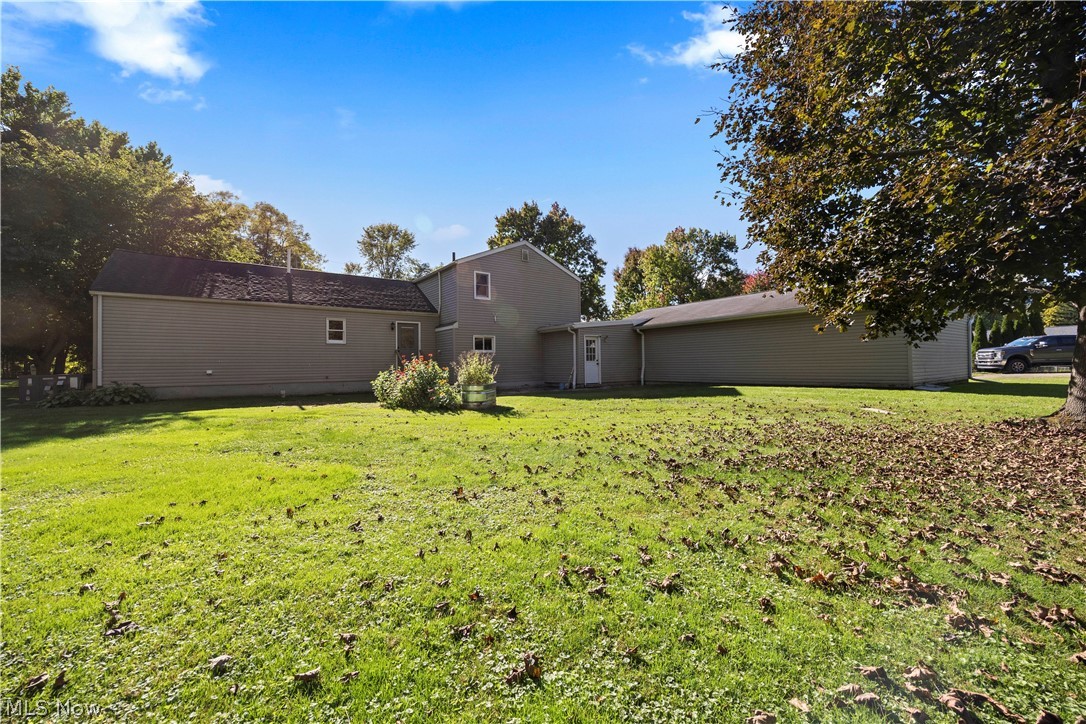 38536 E River Road Property Photo 8