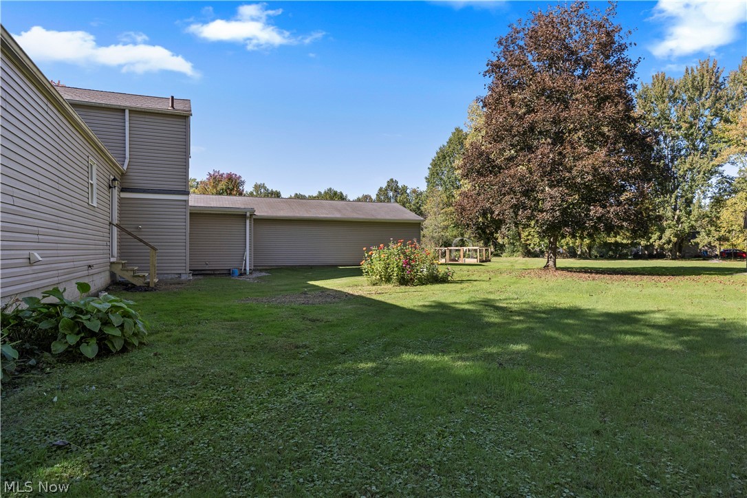 38536 E River Road Property Photo 9
