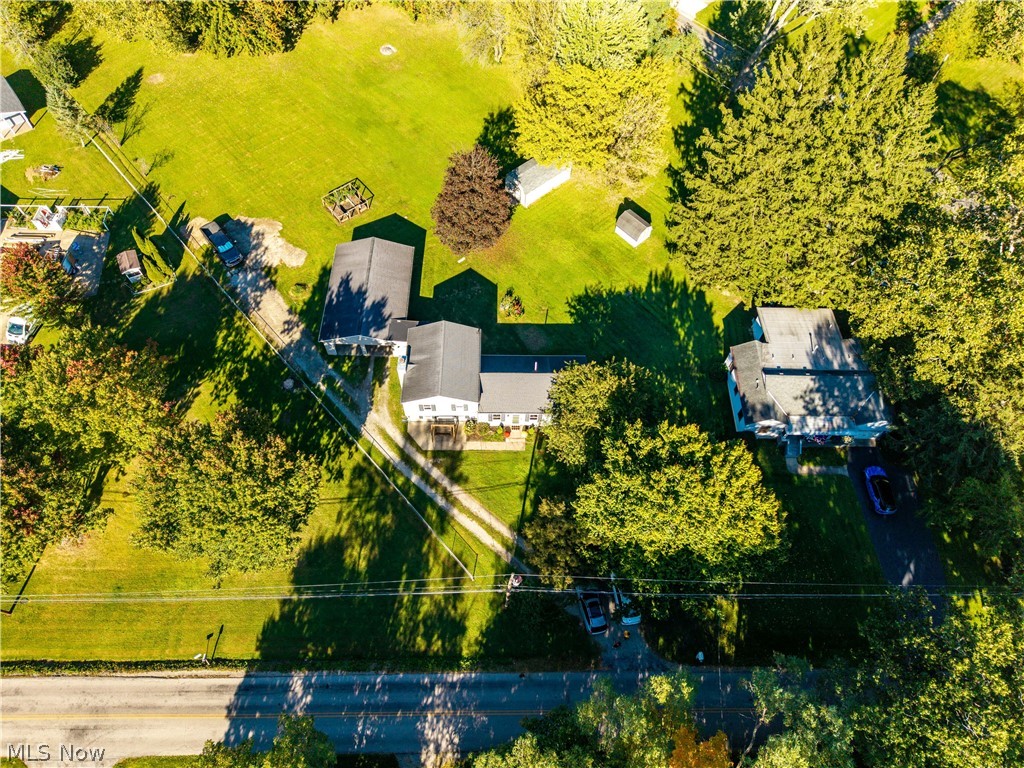 38536 E River Road Property Photo 10