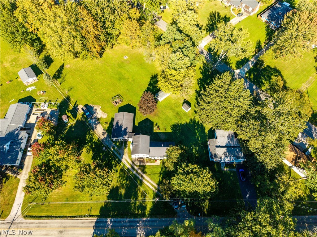 38536 E River Road Property Photo 11