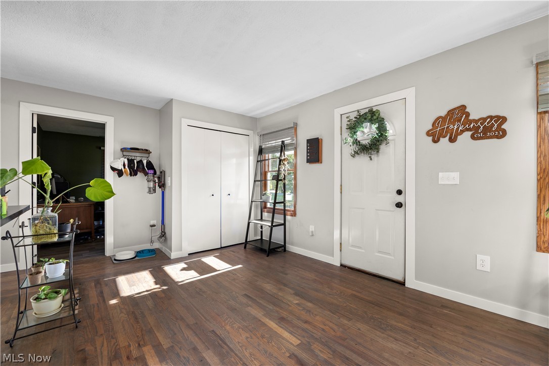 38536 E River Road Property Photo 12