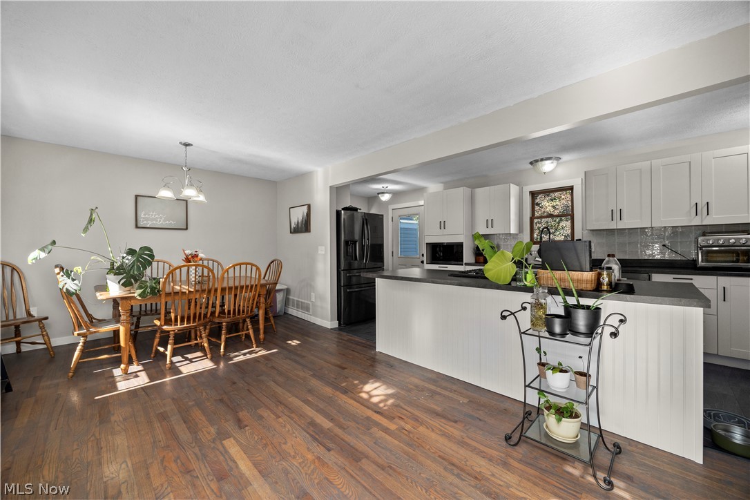 38536 E River Road Property Photo 13