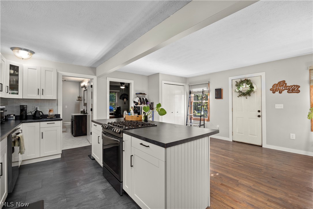 38536 E River Road Property Photo 15