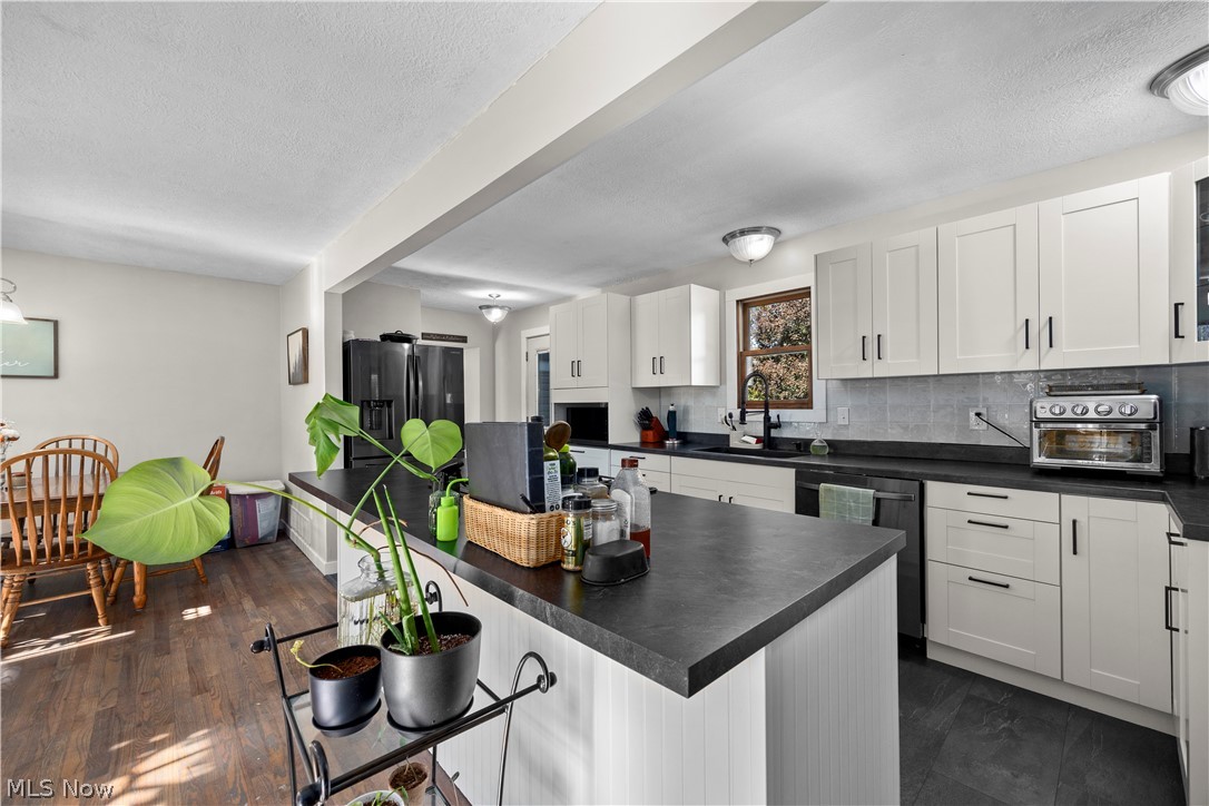 38536 E River Road Property Photo 16