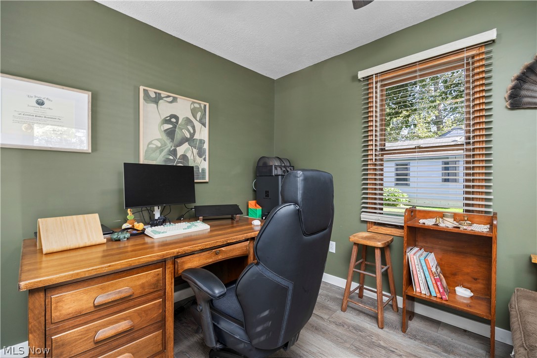 38536 E River Road Property Photo 27