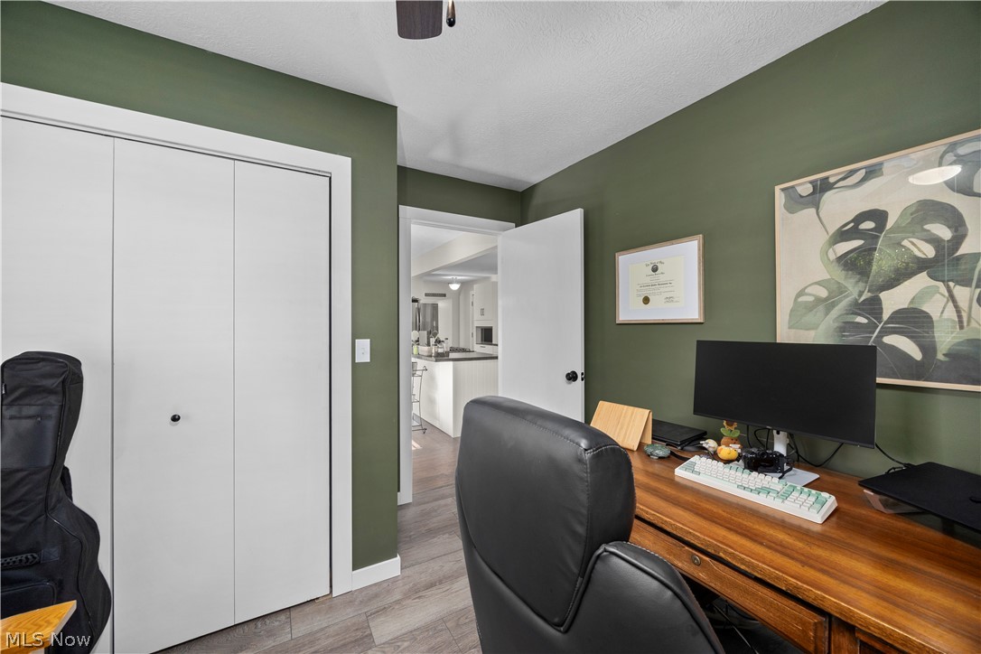 38536 E River Road Property Photo 28