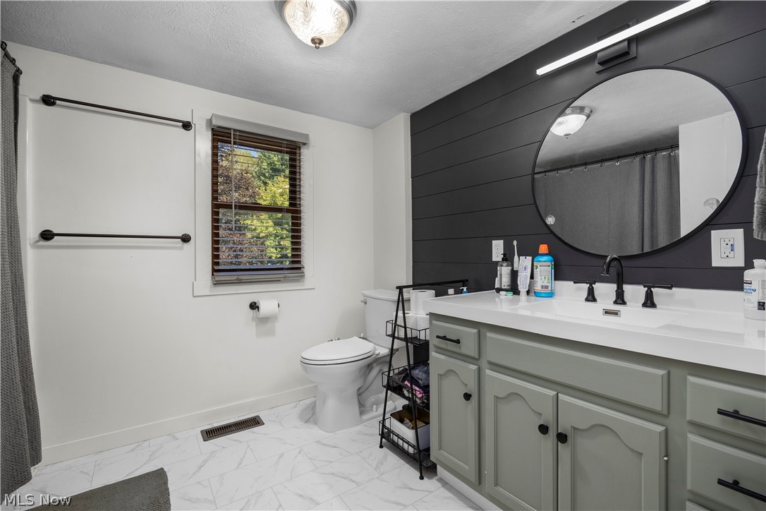 38536 E River Road Property Photo 34